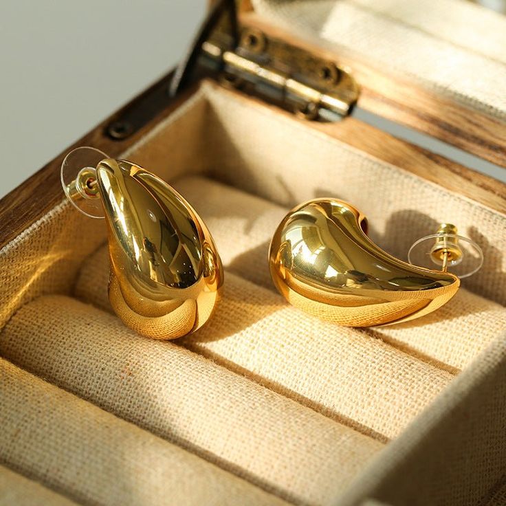 Gold Water Drop earring