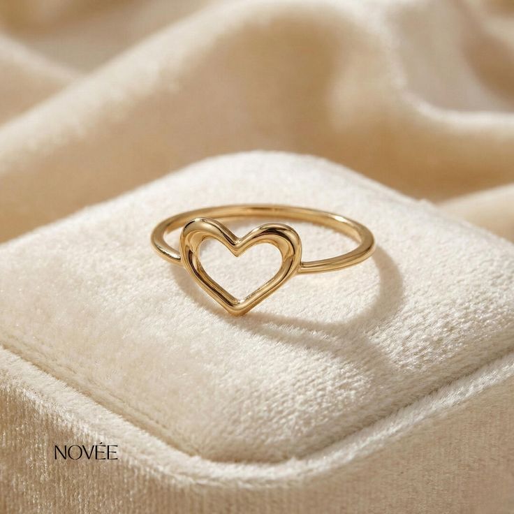 Minimal Heart ring